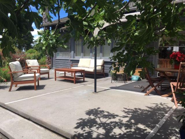 Irongate Retreat Bed & Breakfast Hastings Exterior photo